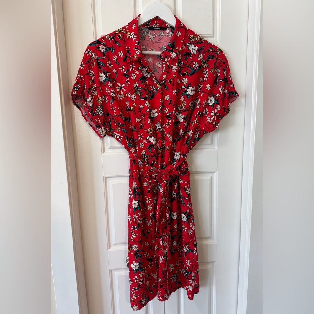 🌺 Vero Moda Red Floral Button-Up Dress - Medium